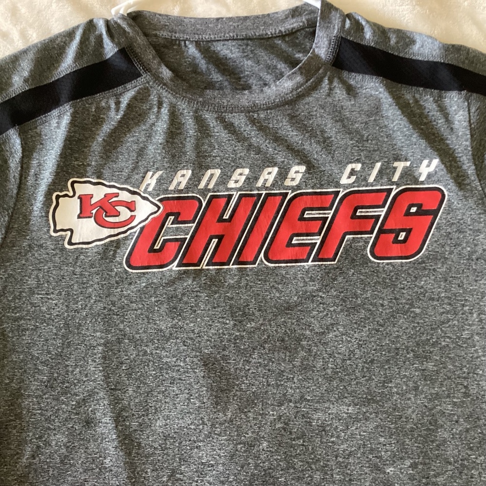 Kansas City Chiefs Tee Shirt. No tag to determine size but measurements taken